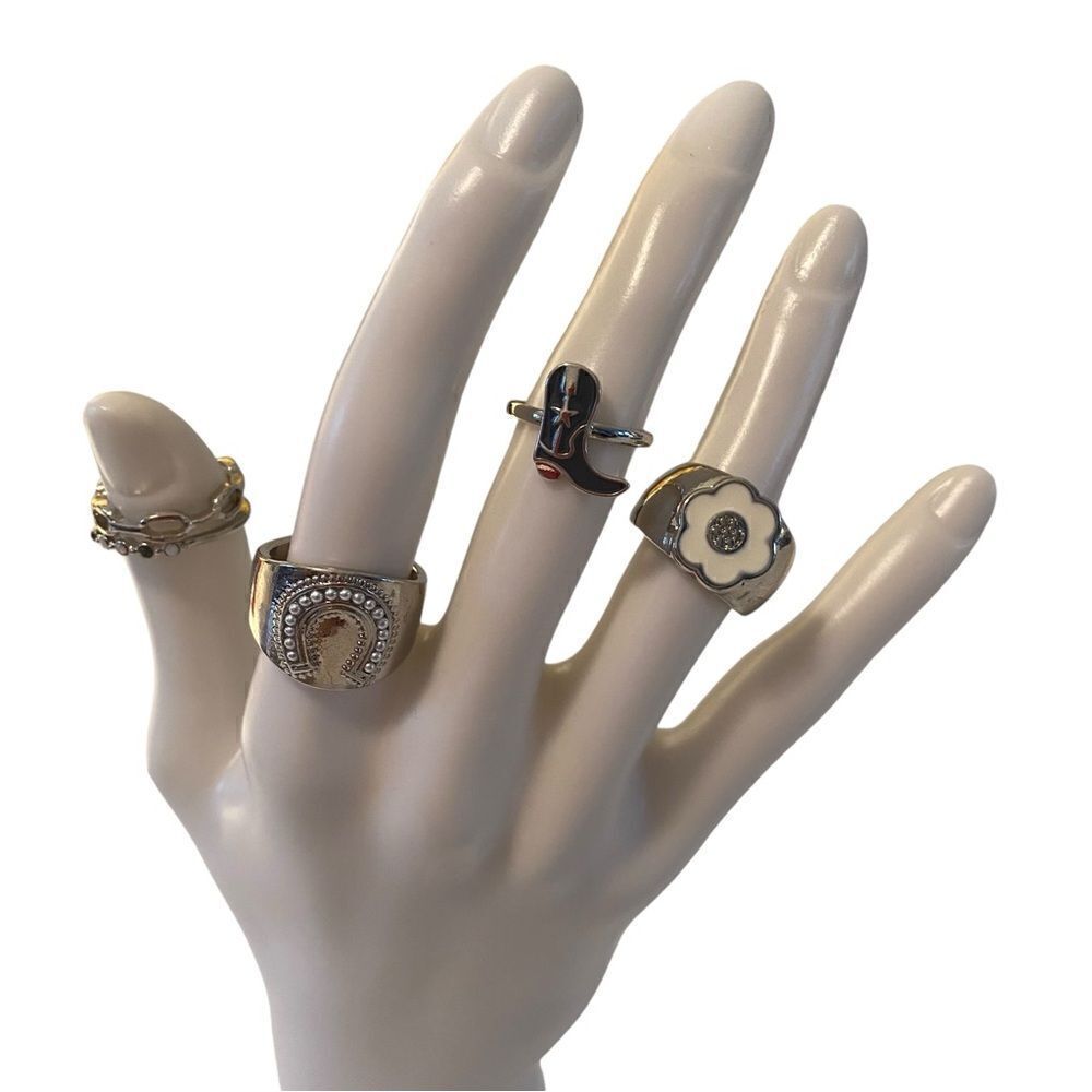 Awesome Ring Set. 5 total. All are slightly different, but go great together!